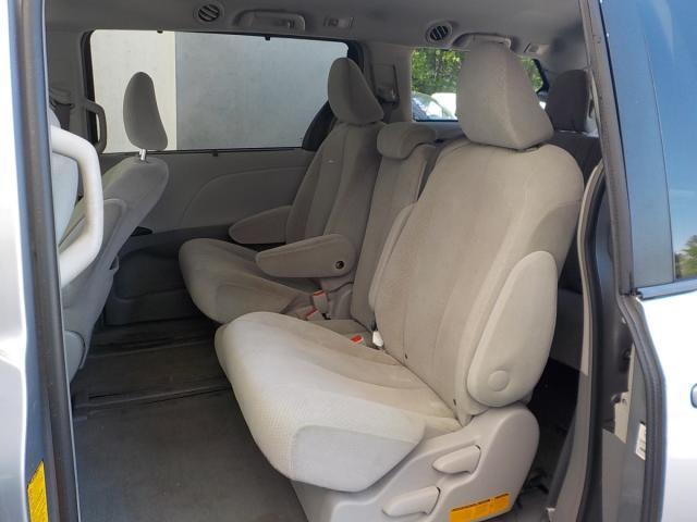 Toyota Sienna Image 12