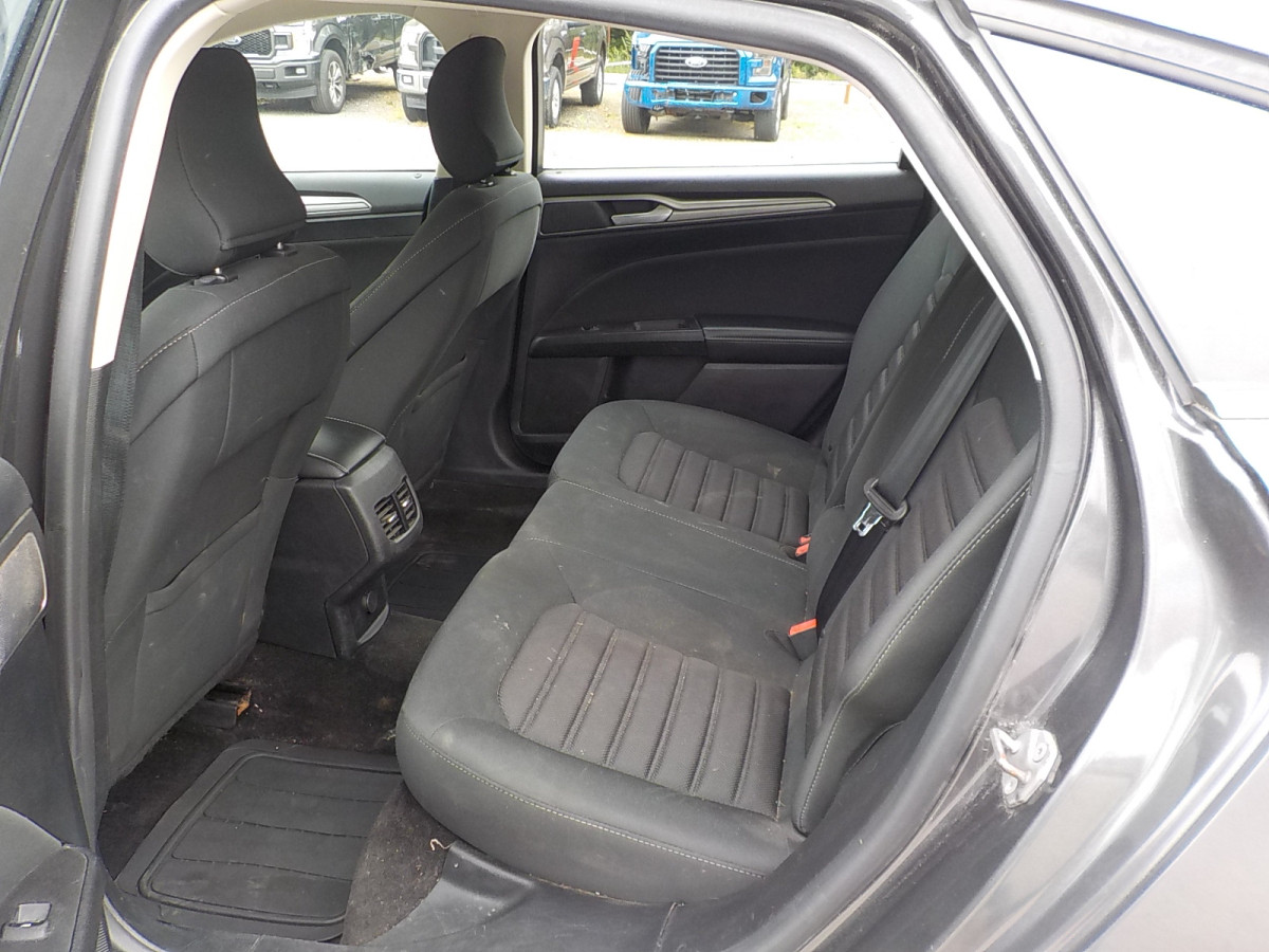 Ford Fusion Image 10