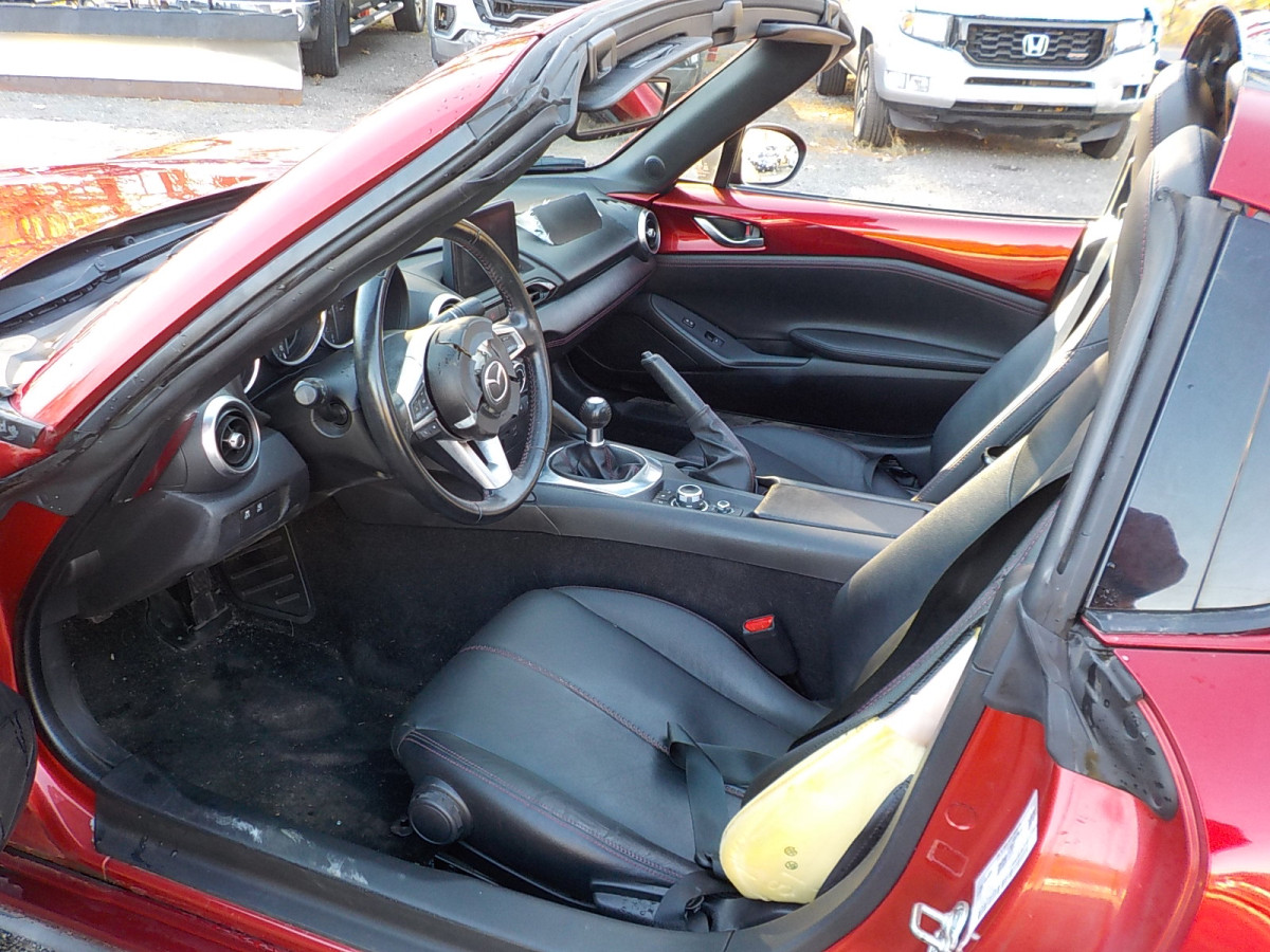 Mazda 323 Image 8