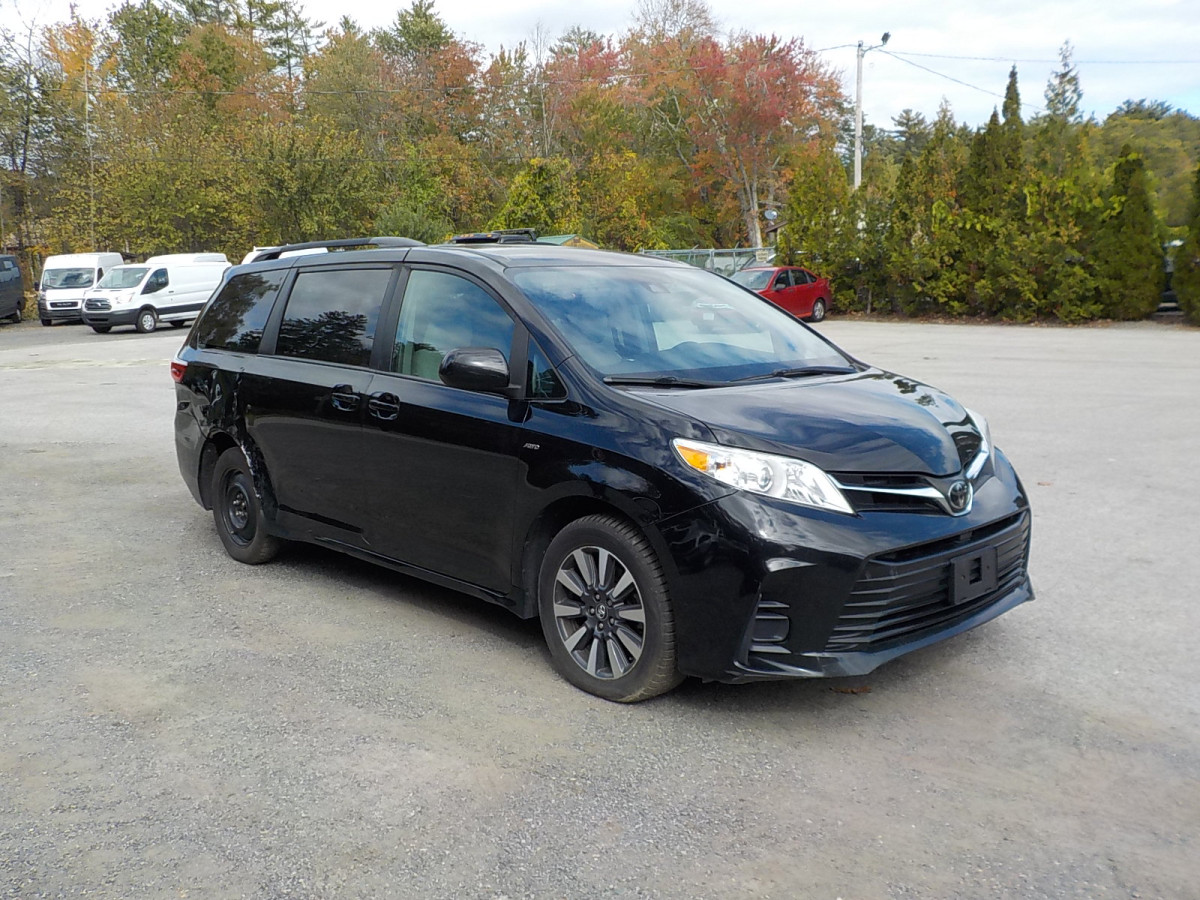 Toyota Sienna Image 1