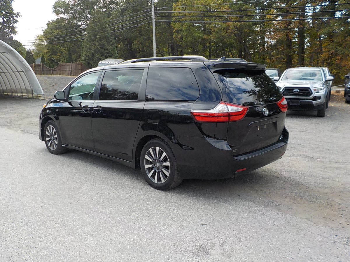 Toyota Sienna Image 14