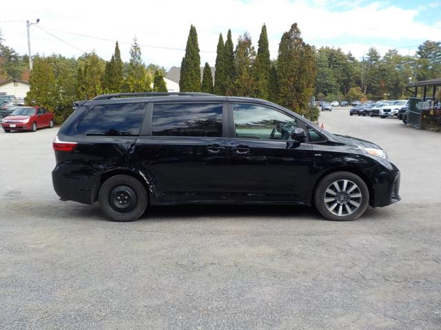 Toyota Sienna Image 3