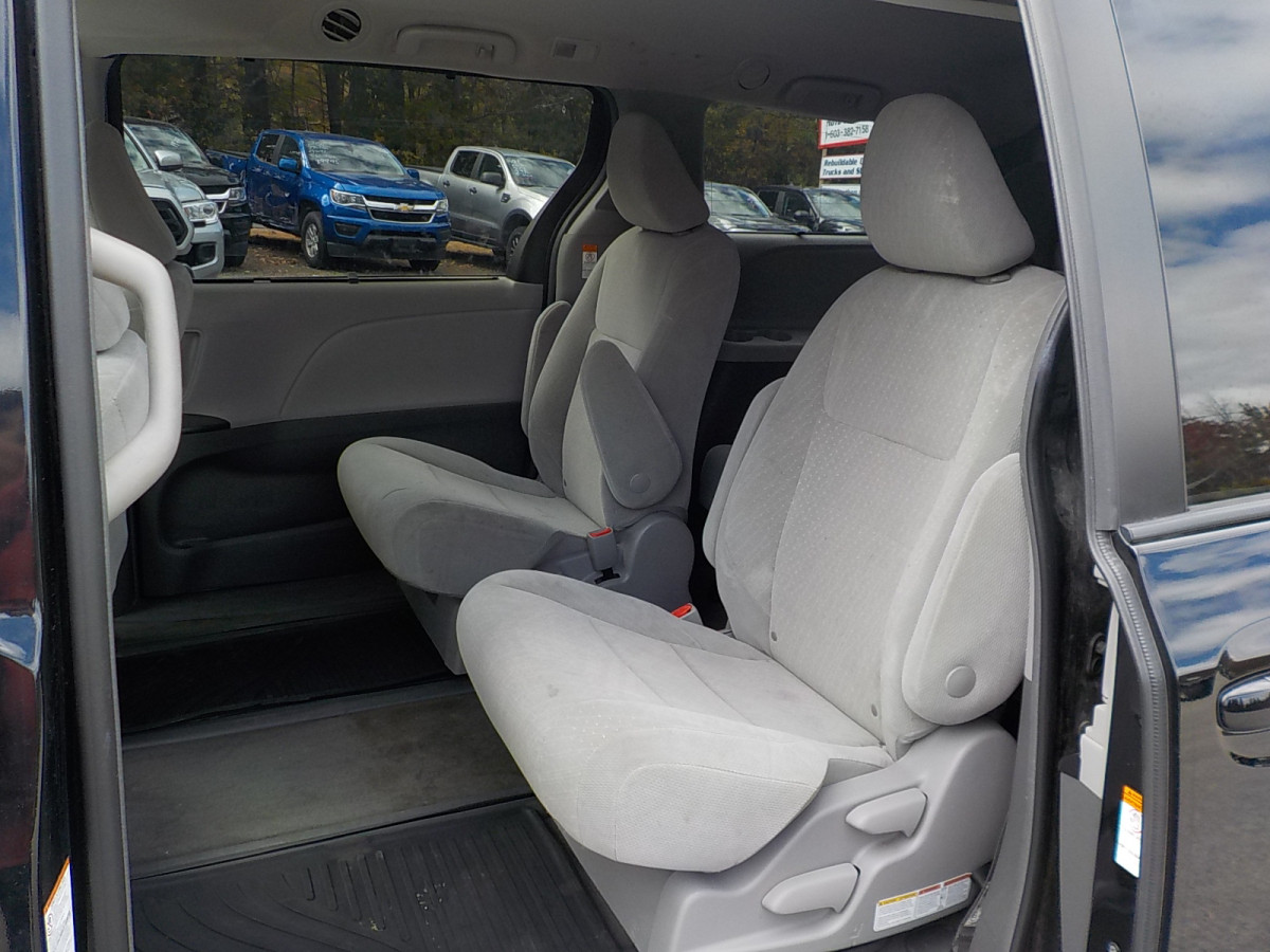 Toyota Sienna Image 5