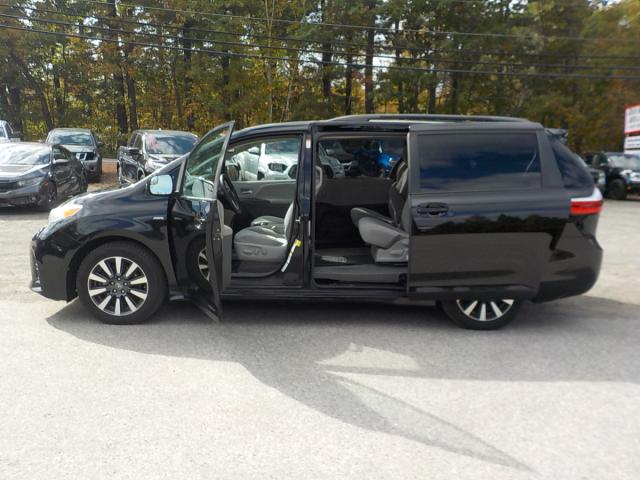 Toyota Sienna Image 7