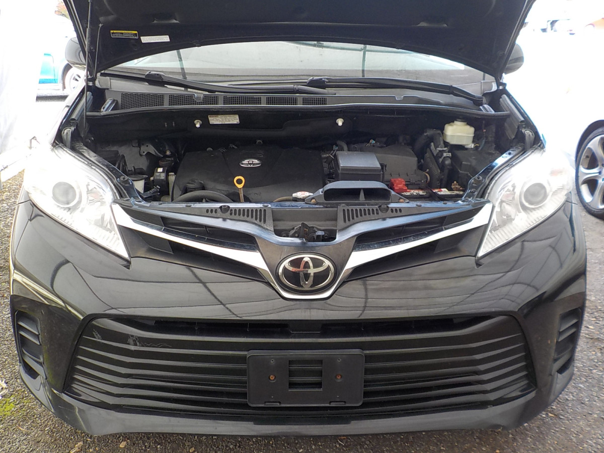 Toyota Sienna Image 12