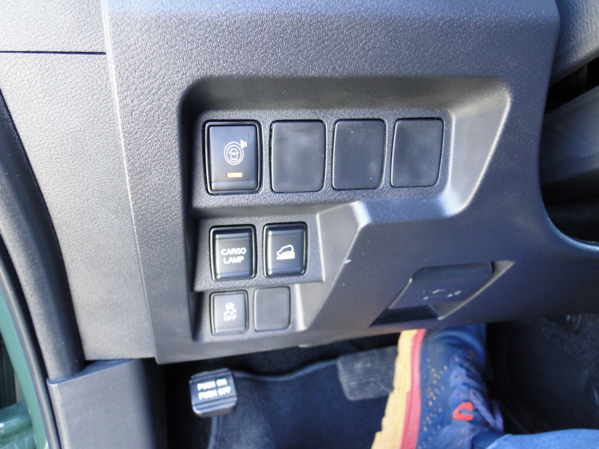 Nissan Frontier Image 9