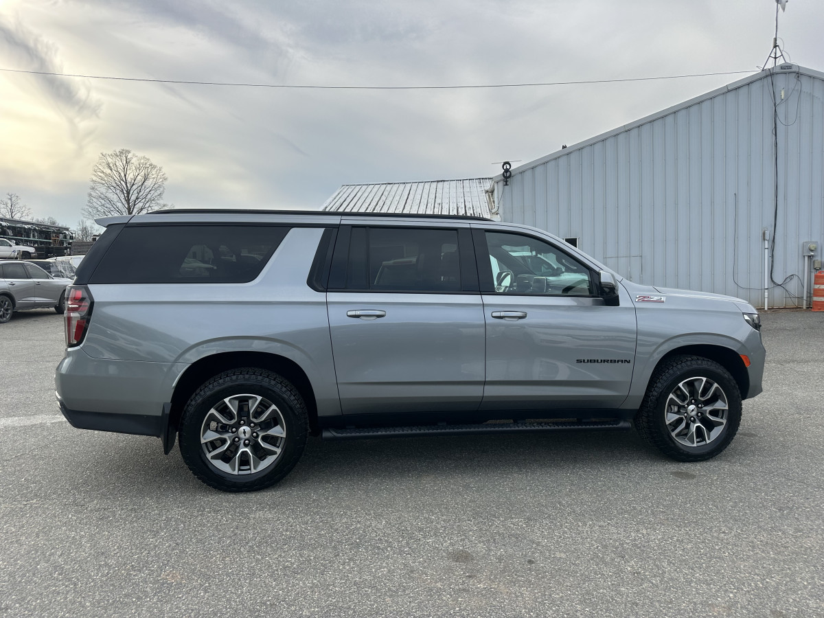 Chevrolet Suburban Image 5