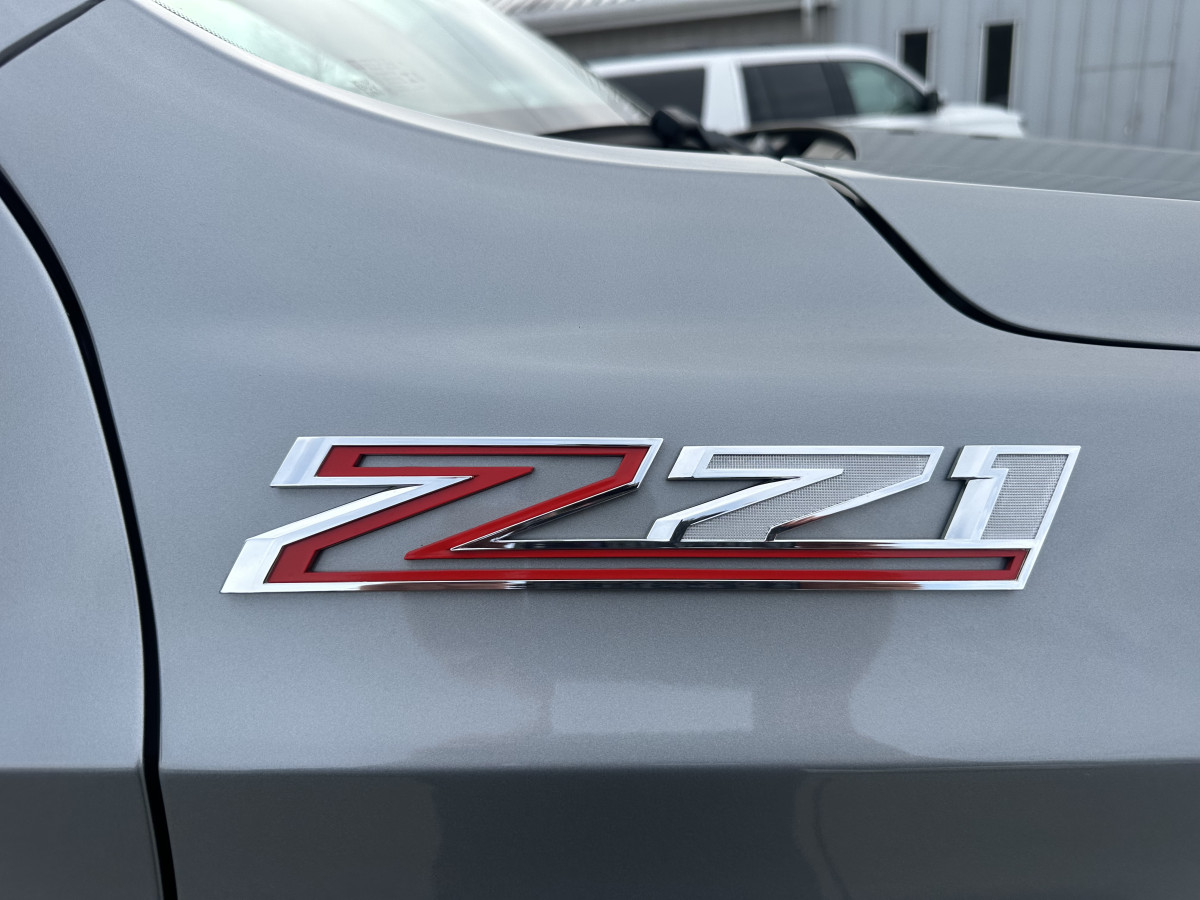 Chevrolet Suburban Image 6