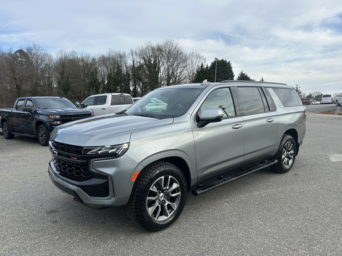 Chevrolet Suburban Image 1