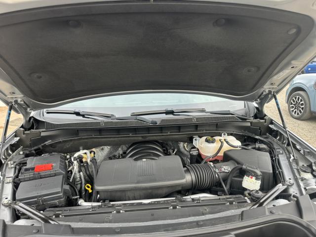 Chevrolet Suburban Image 10