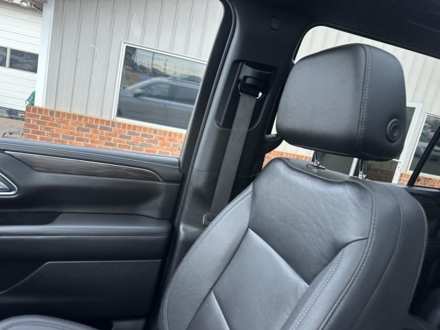 Chevrolet Suburban Image 13