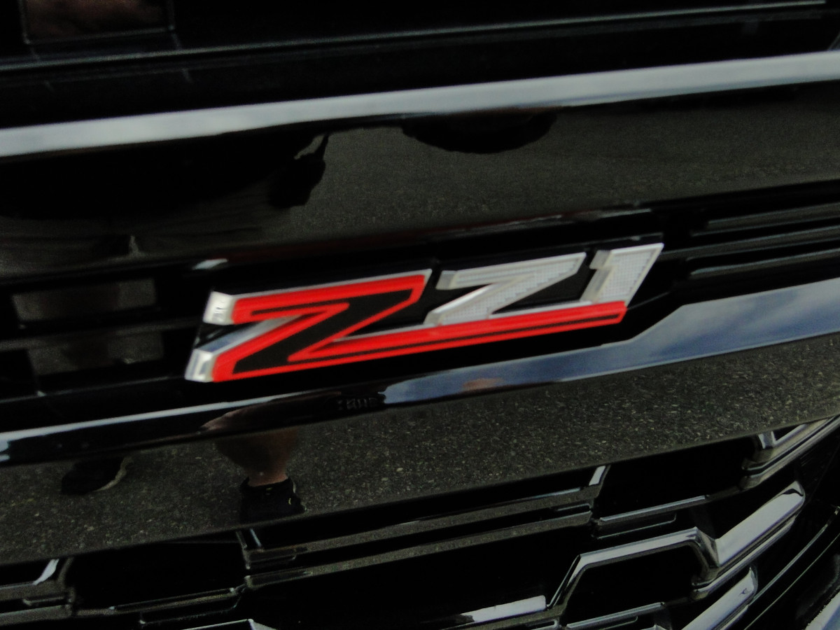 Chevrolet Suburban Image 20