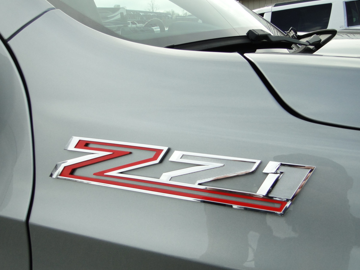 Chevrolet Suburban Image 26