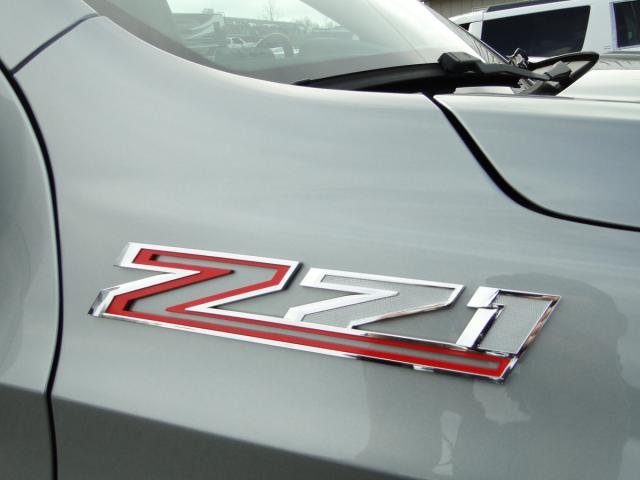 Chevrolet Suburban Image 26