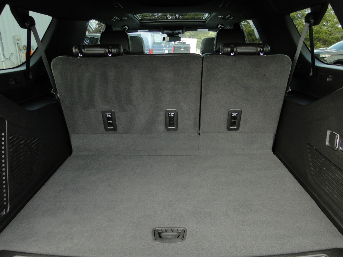 Chevrolet Suburban Image 31