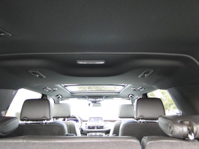 Chevrolet Suburban Image 32