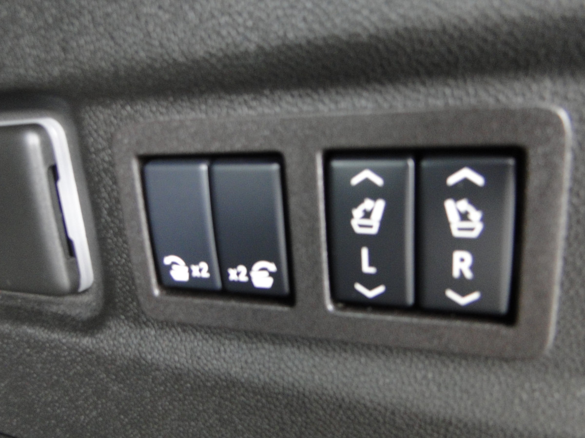 Chevrolet Suburban Image 34