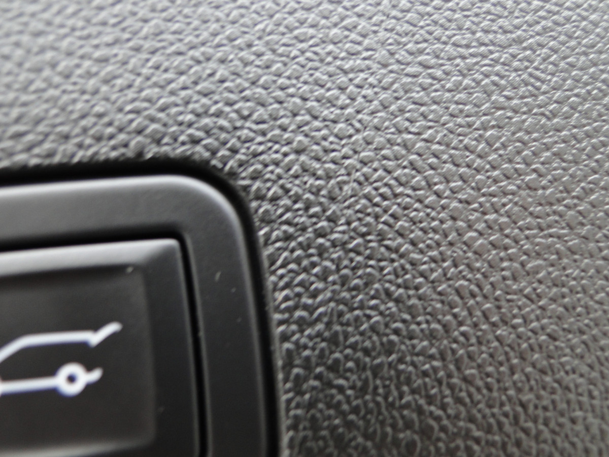 Chevrolet Suburban Image 35