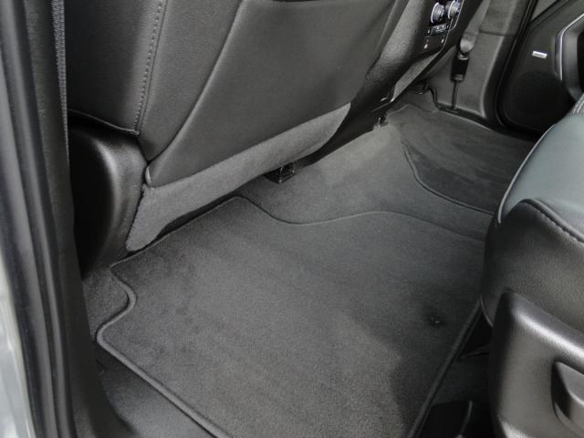 Chevrolet Suburban Image 41