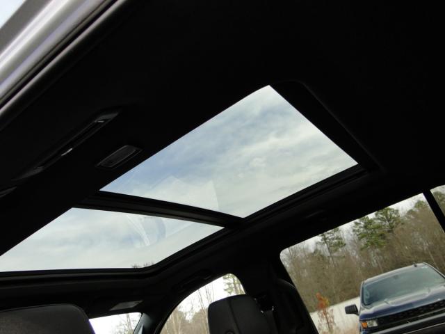 Chevrolet Suburban Image 44