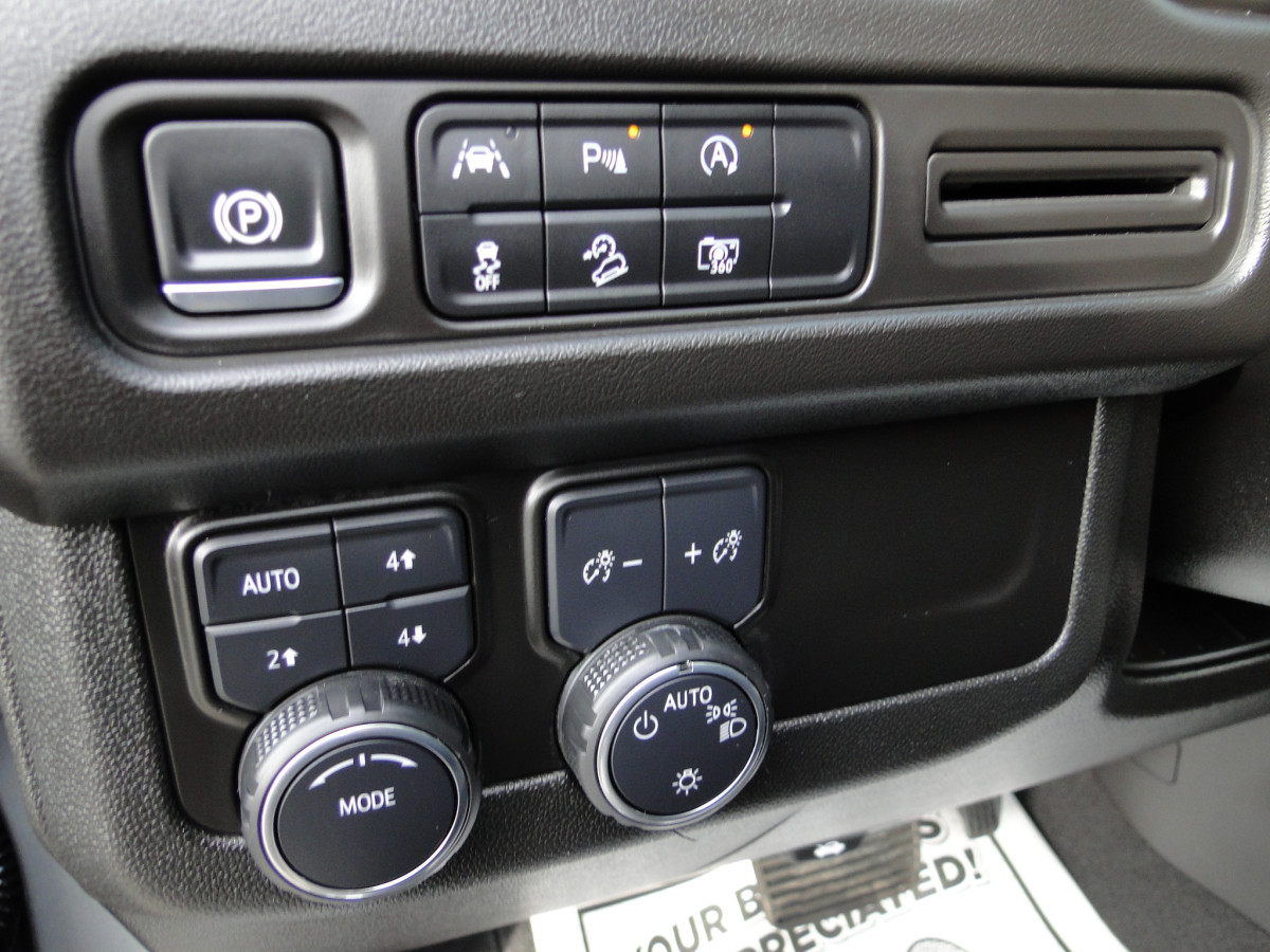 Chevrolet Suburban Image 61