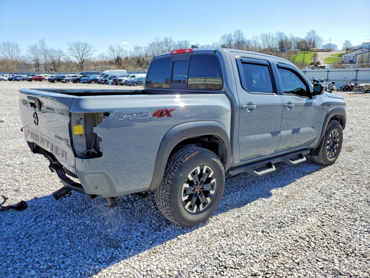 Salvage Nissan Frontier Image