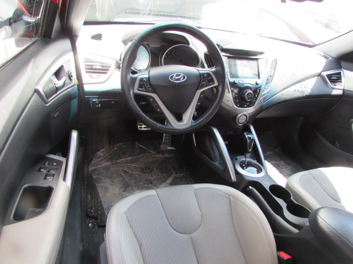 Hyundai VELOSTER Image 4