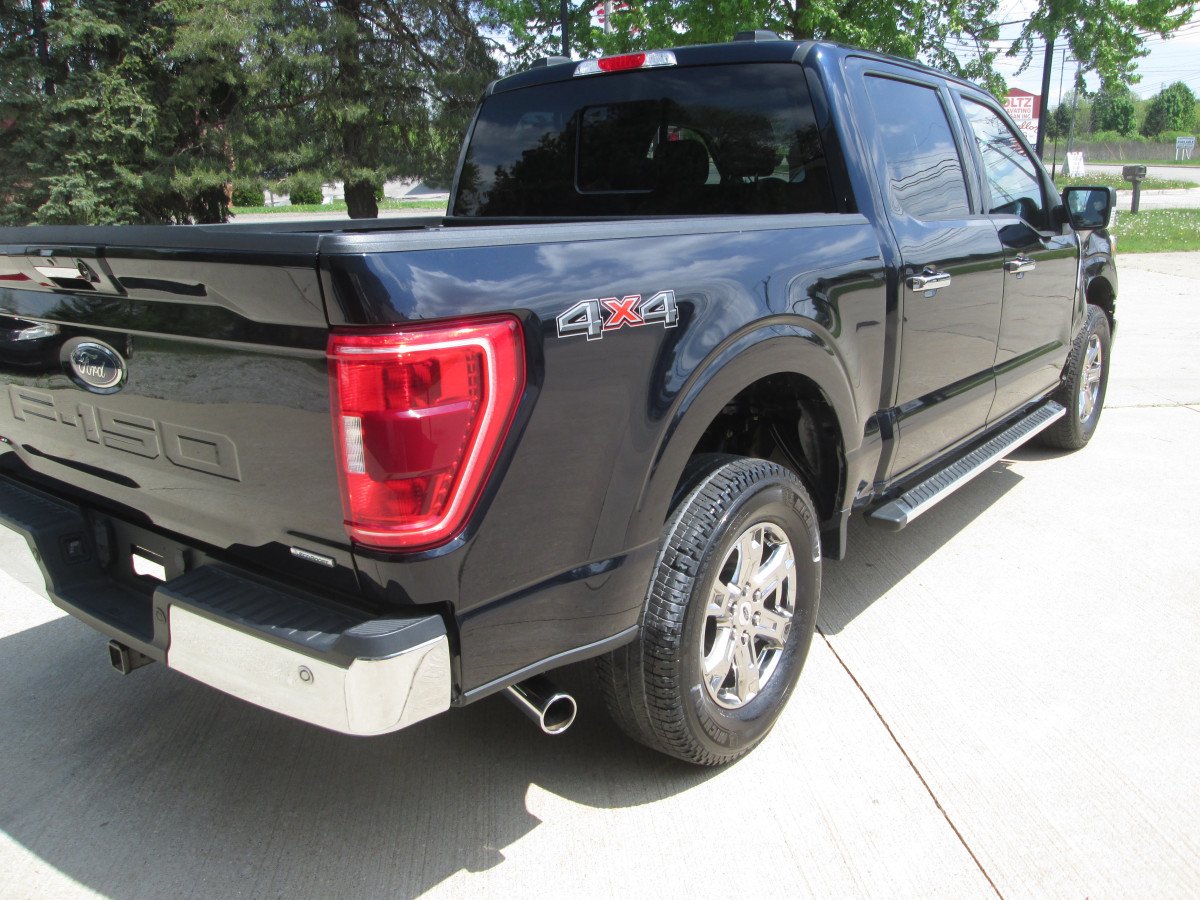 Ford F-150 XLT Crew Cab 4X4 Image 3