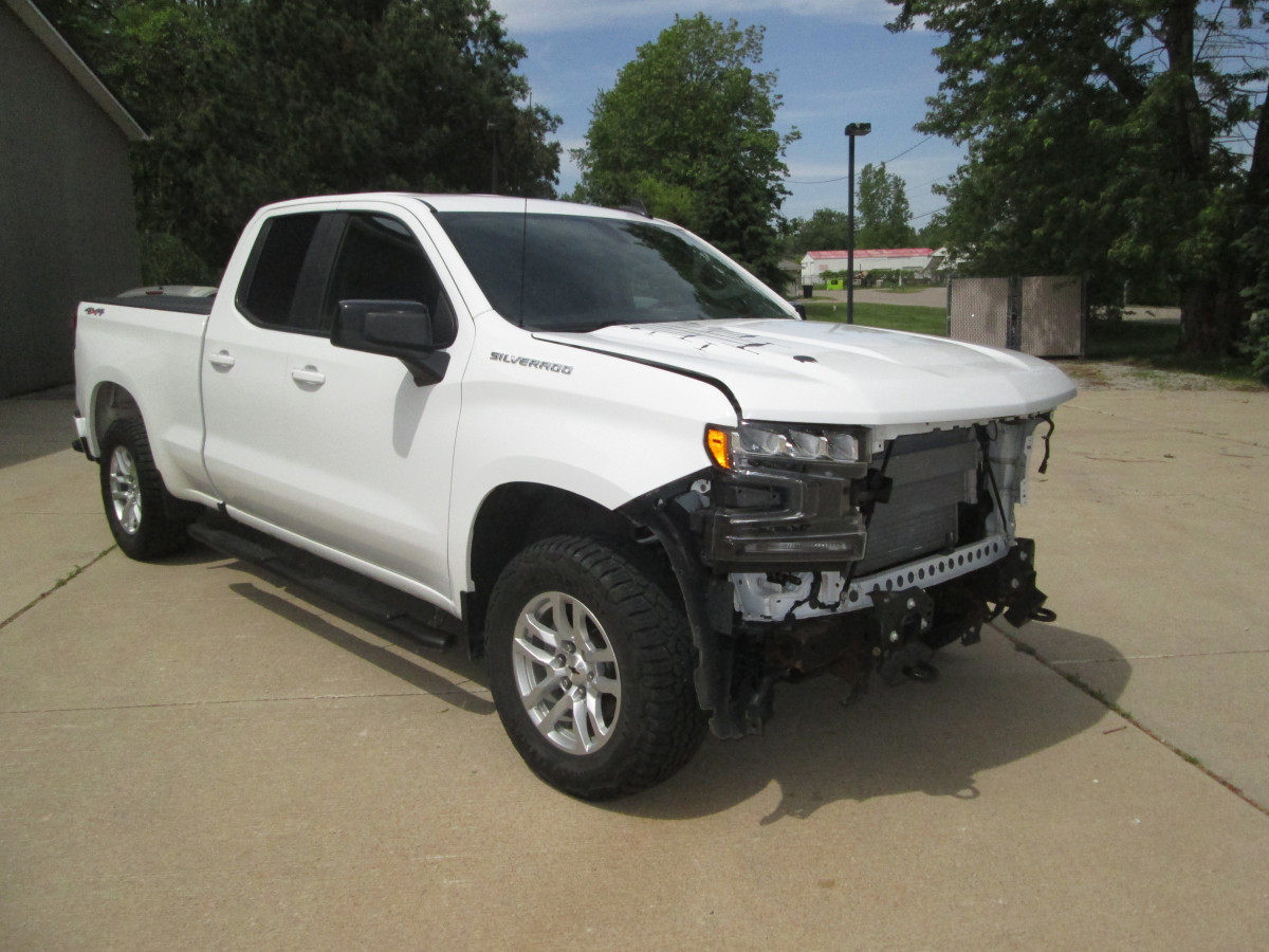 Salvage Chevrolet Silverado 1500 Image